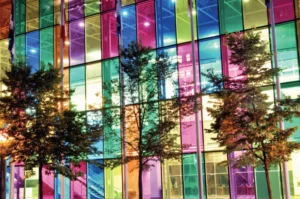 Wanneer is full-colour glasfolie geschikt voor reclame?